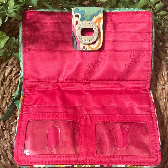 ✳️Vera Bradley Tutti Frutti Turn
Lock Wallet Mint Green Multicolor Paisley - Picture 13 of 16